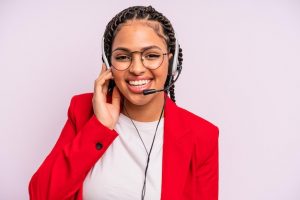 Customer service agent on call with a client